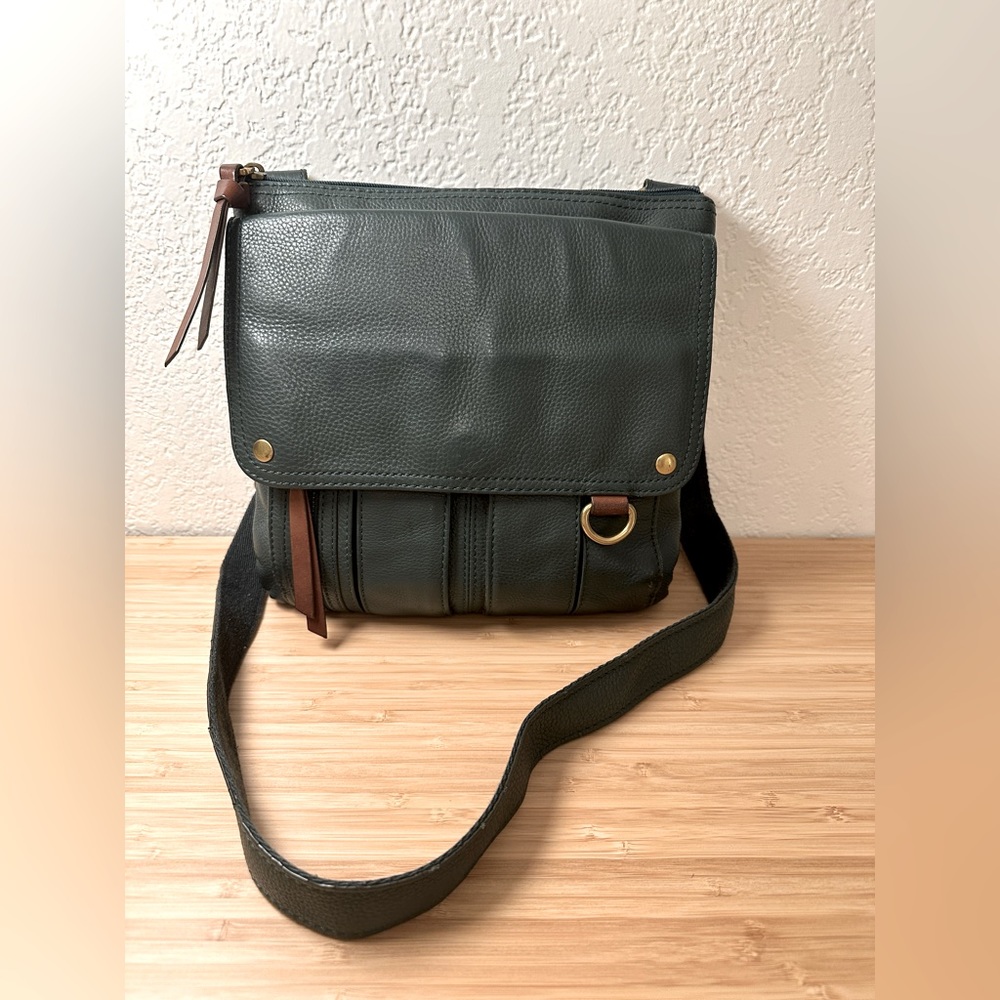 Fossil Morgan Traveler Crossbody Bag in Forest Green